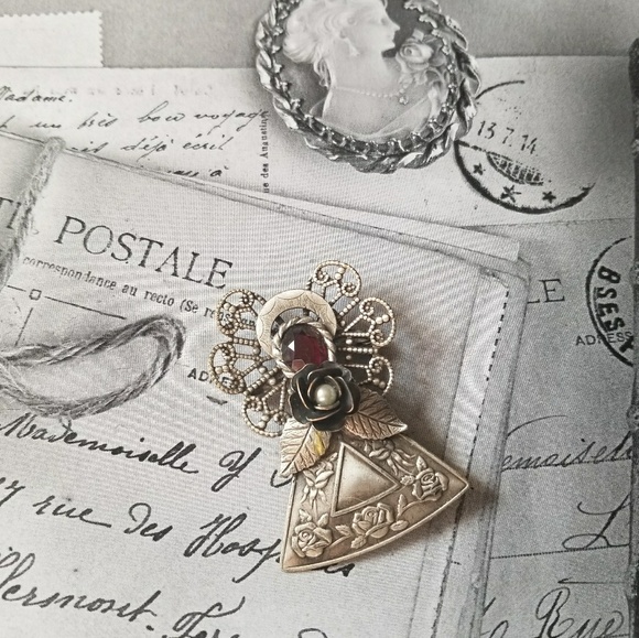 Beautiful VTG Angel Brooch - Picture 2 of 6